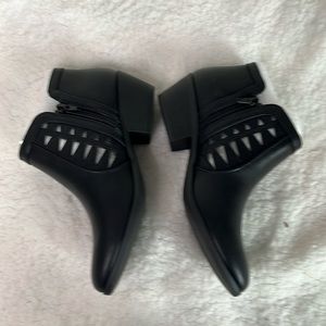 Brand new. Faux leather. Size 6.5.